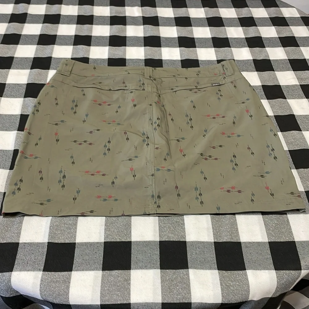 Eddie Bauer Adventurer 2.0 Olive Green Horizon Skirt Skort Shorts Arrow UPF 50